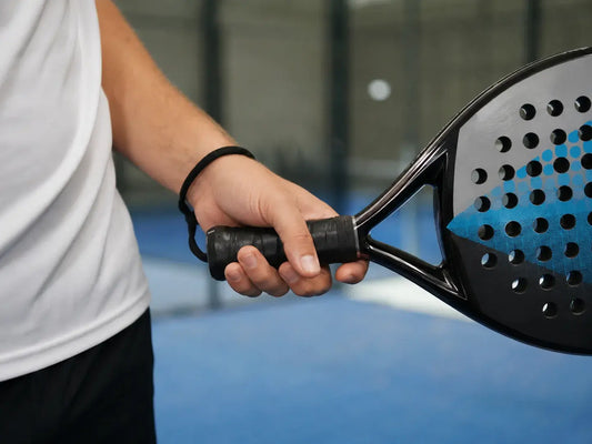 Beginner padel player holding a padel racket with a relaxed grip